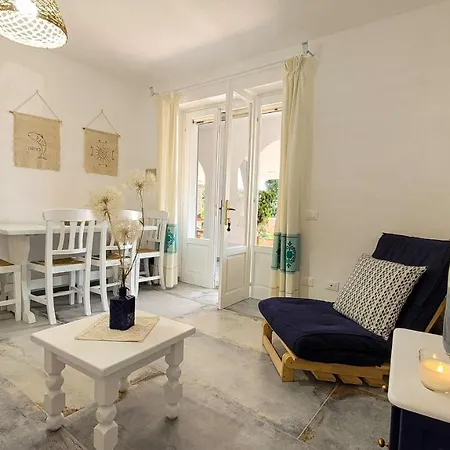 Il Giardino Davanti Al Mare بيت للعطل أروسييْ